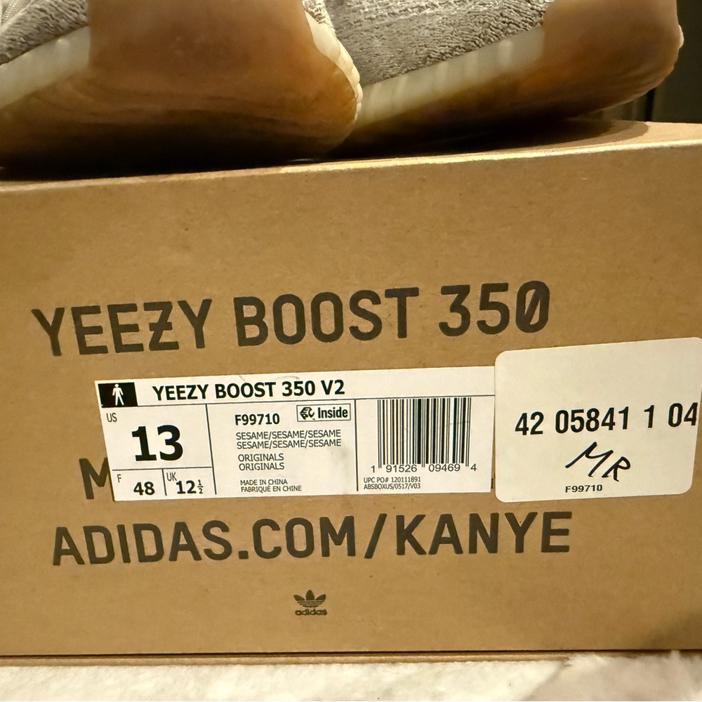 Yeezy men size 13. (Good condition)